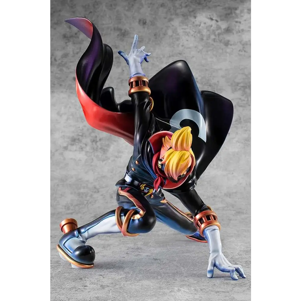 Svart och röd mantel flyter bakom dynamisk figur med blont hår i One Piece Soba Mask-statyn