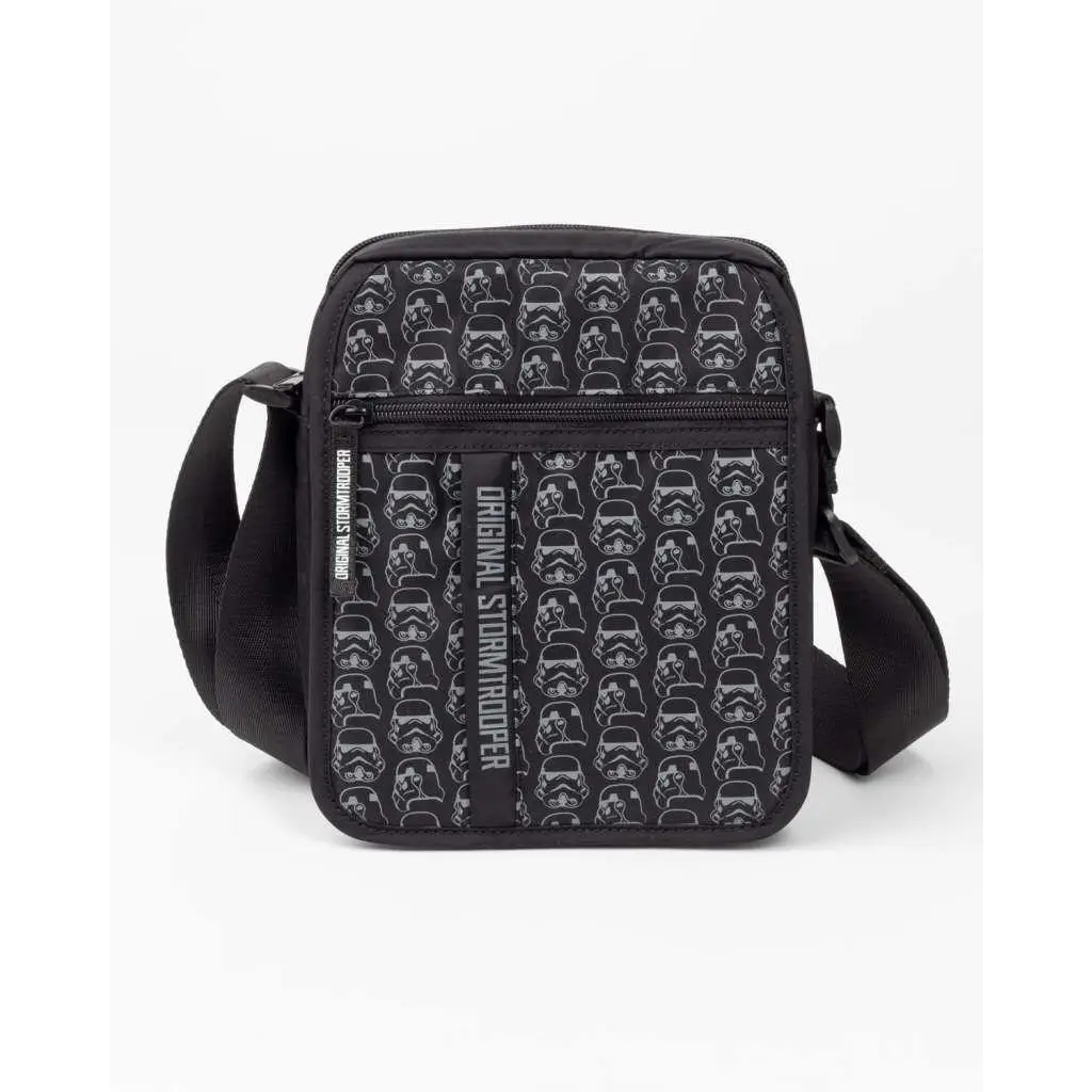 Svart crossbodyväska med vita stormtrooperhjälmar, Original Stormtrooper-märke