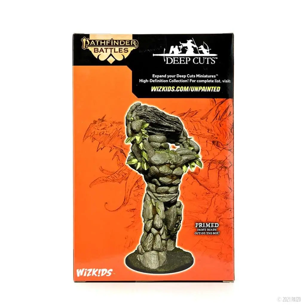 Ommålad grön och grå stenliknande Pathfinder Earth Elemental Lord-mini från WizKids Deep Cuts