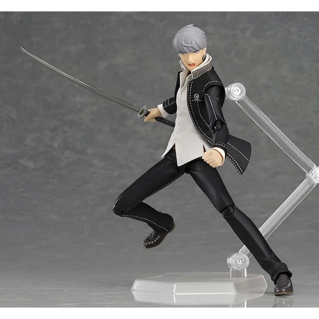 Svartvit figma-figur av Yu Narukami från Persona 4 Arena Ultimax med silverhår, mantel och svärd