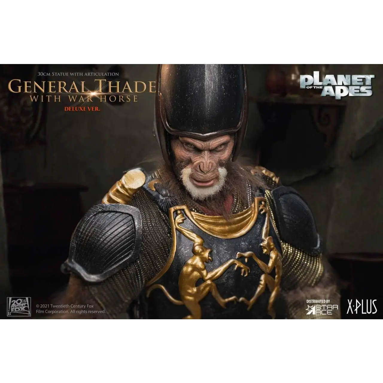 Svart och guld staty av General Thade från Planet of the Apes med häst
