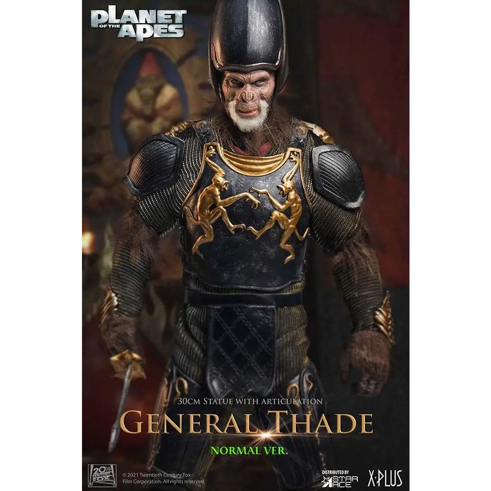 Svart och guld rustad general Thade-staty med intrikata gyllene apafigurer på bröstplåten från Tim Burtons Planet of the Apes