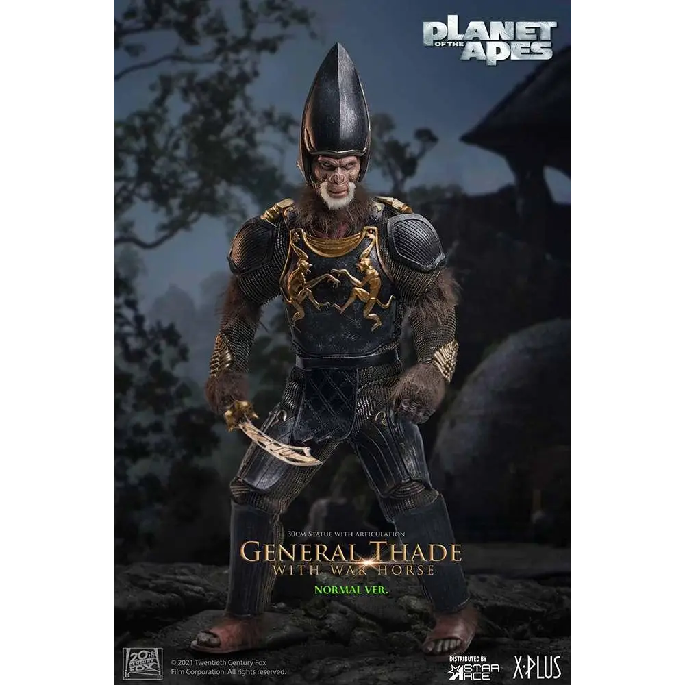 Svart och guldfärgad general Thade actionfigur från Tim Burtons POTA med spetsig hjälm och utsmyckad bröstplatta