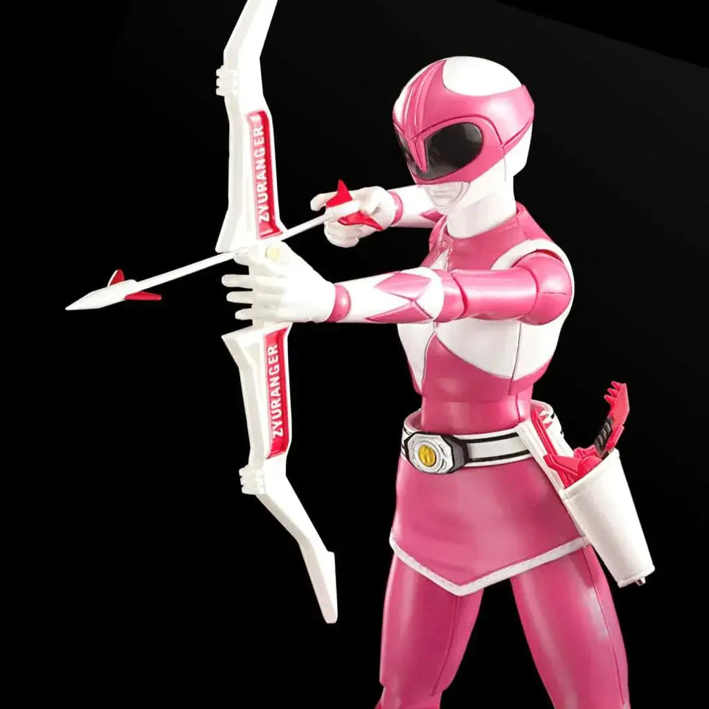 Rosa Power Rangers figur med vit pilbåge och röd Zyuranger-text