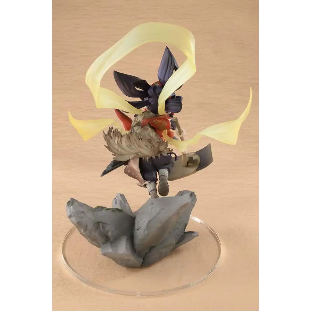 Detaljerad figur av Prinsessan Sakuna från Sakuna: Of Rice and Ruin med mörkblå öron och gula band på stenbas