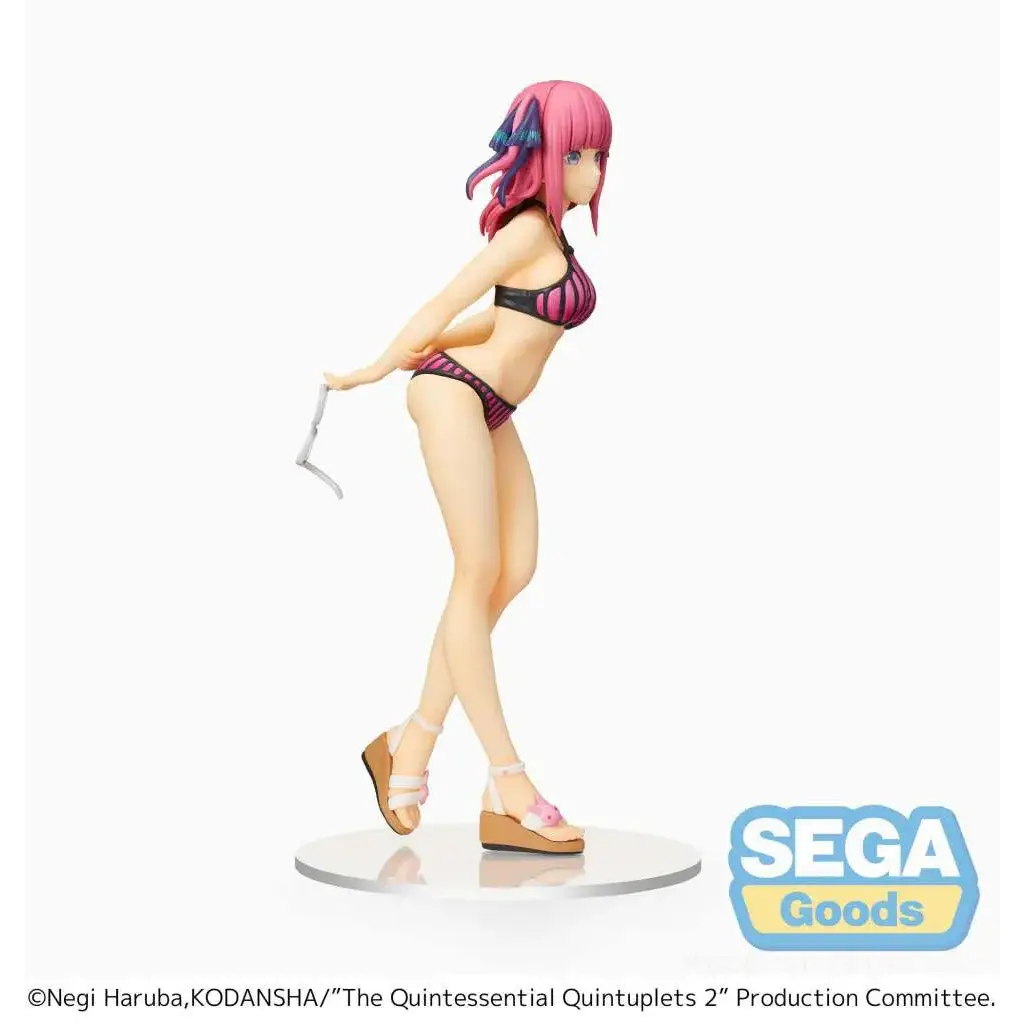 Rosa-hårig Nino Nakano-figur från Sega i svart-rosa bikinit
