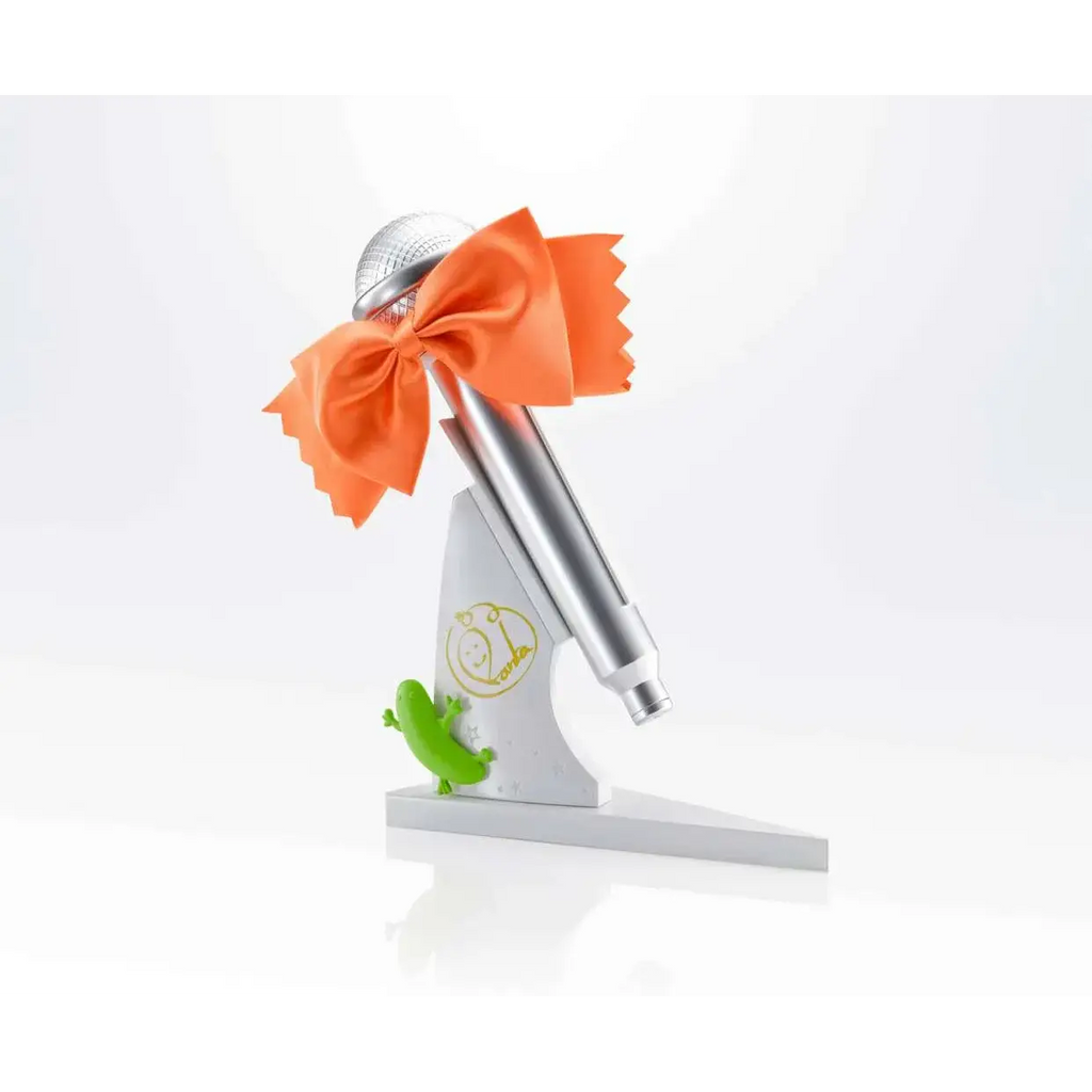 Silvrig mikrofonfigur med orange rosett, Ranka Lee Mikrofon PROPLICA från Macross F