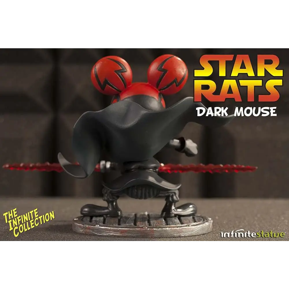 Röd och svart Star Wars-figur med blixtöron, mantel och rött svärd i Rat-man Infinite Collection #4 Dark Mouse-statyn