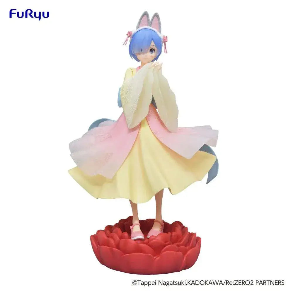 Rem-figur från Re:Zero i kaninöron, gul-rosa kimono på röd lotusstånd
