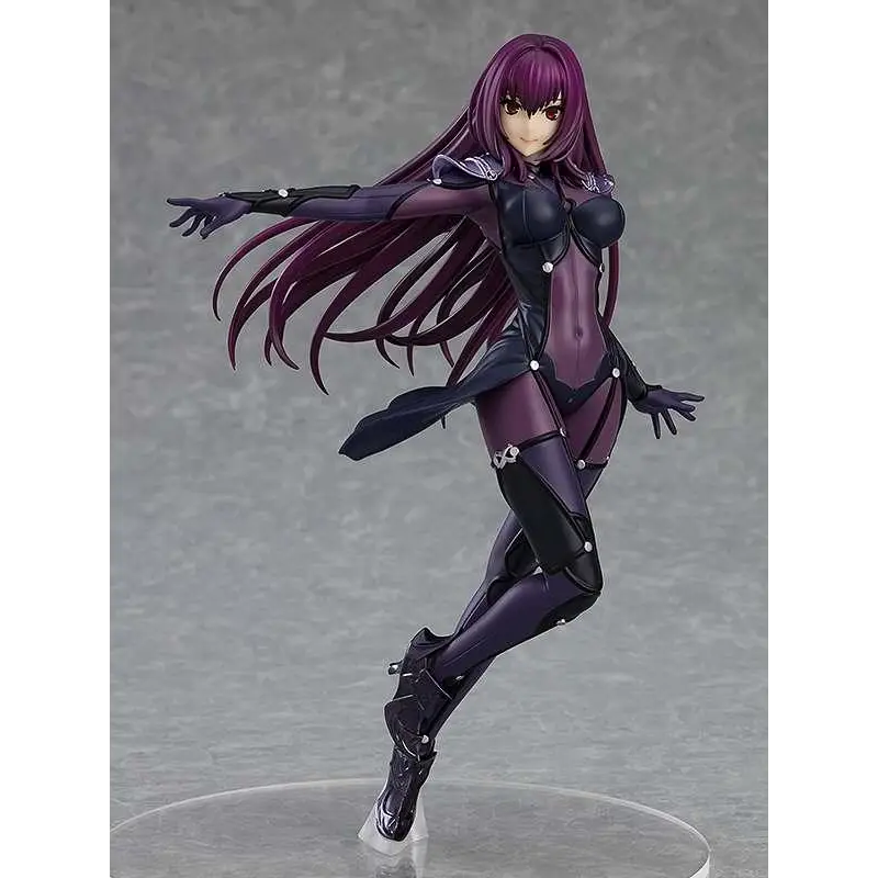 Lancer Scáthach från Re:Zero, lila hår, svart-lila rustning, dynamisk pose på klar bas