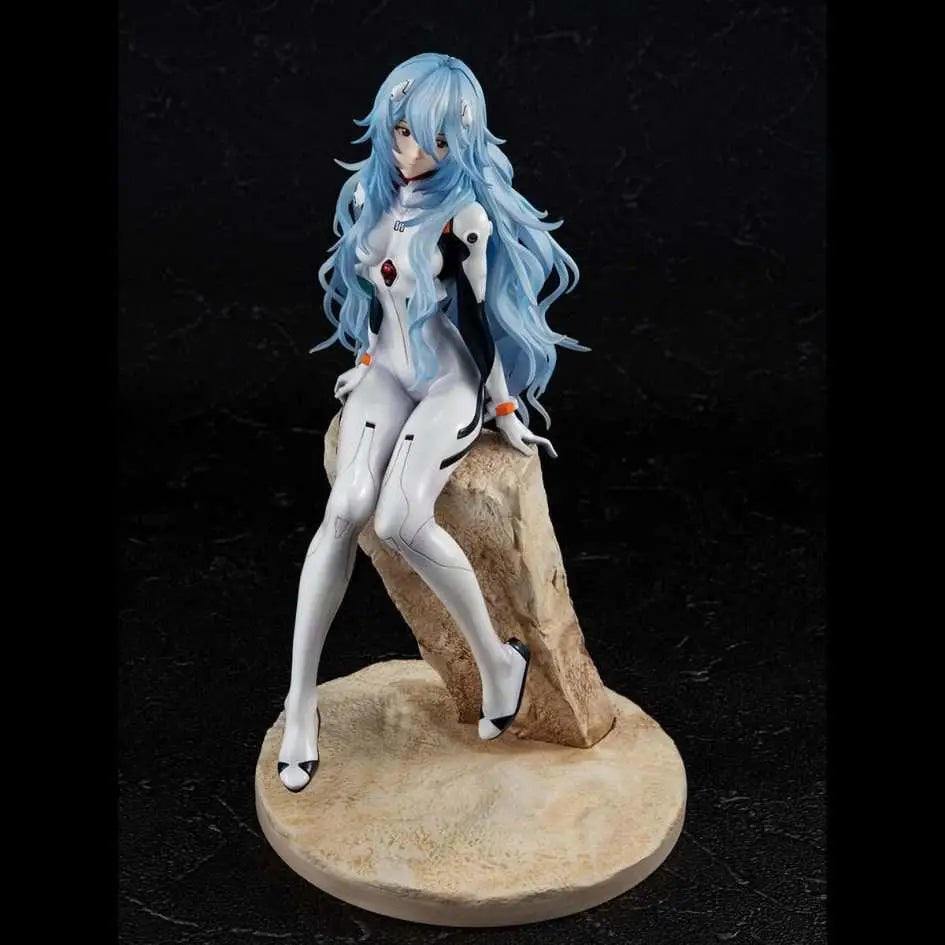Rei Ayanami Evangelion 3.0+1.0 statyett i blåhårig rustning på stenbas
