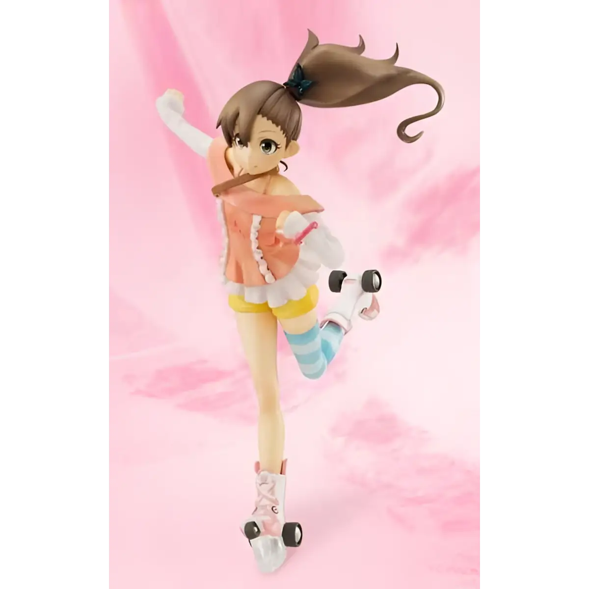 Rinne Inaba 1/8 figurin: animeflicka med brun tofs, orange topp, randiga leggings och rullskridskor mot rosa bakgrund