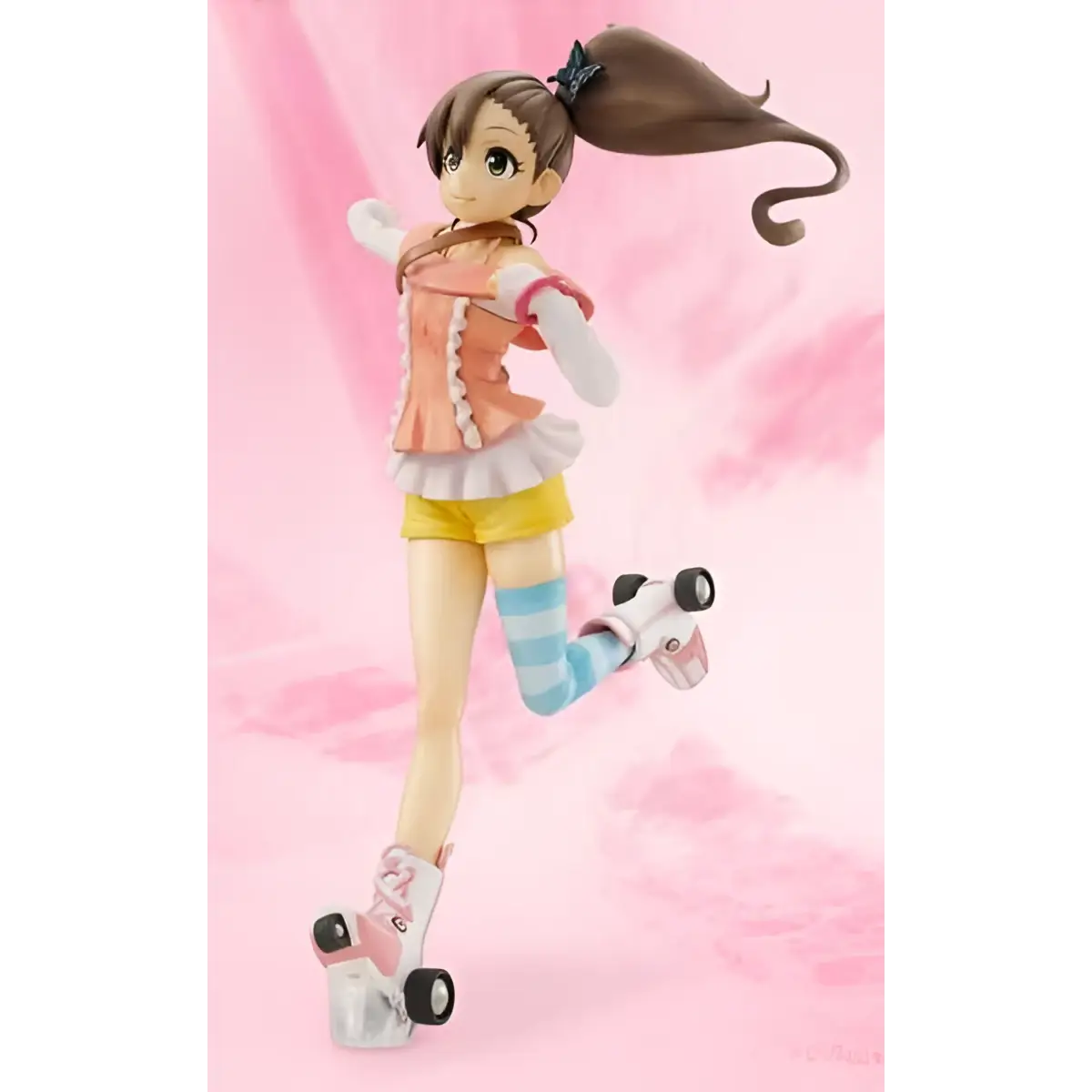 Rinne Inaba 1/8 figurin med brun hårtofs, orange blus, gula shorts, randiga strumpor och rosa rullskridskor