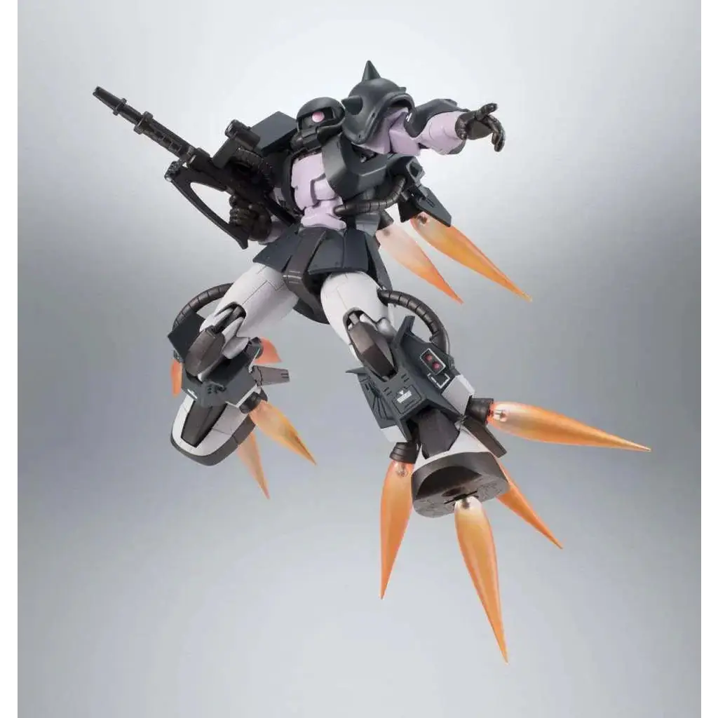 Svartvit plastmodell av Rs MS-06R-1A Zaku II High Mobility Type med orange lågor