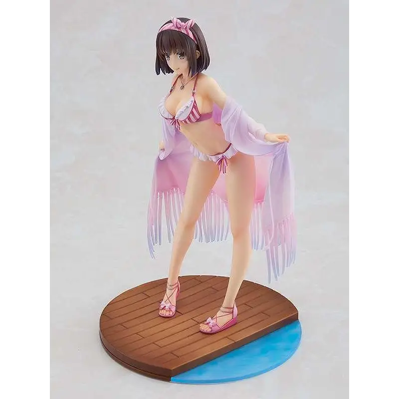 Saekano Megumi Kato animefigur i rosa-vit randig baddräkt med fransig cover-up på trädeck
