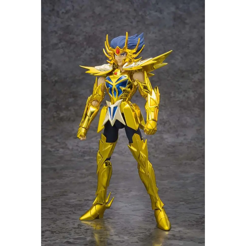 Guldpantrad Cancer Deathmask-actionfigur från Saint Seiya D.D.Panoramation Set med blåvita accenter, detaljerad vingad hjälm och intrikat rustning