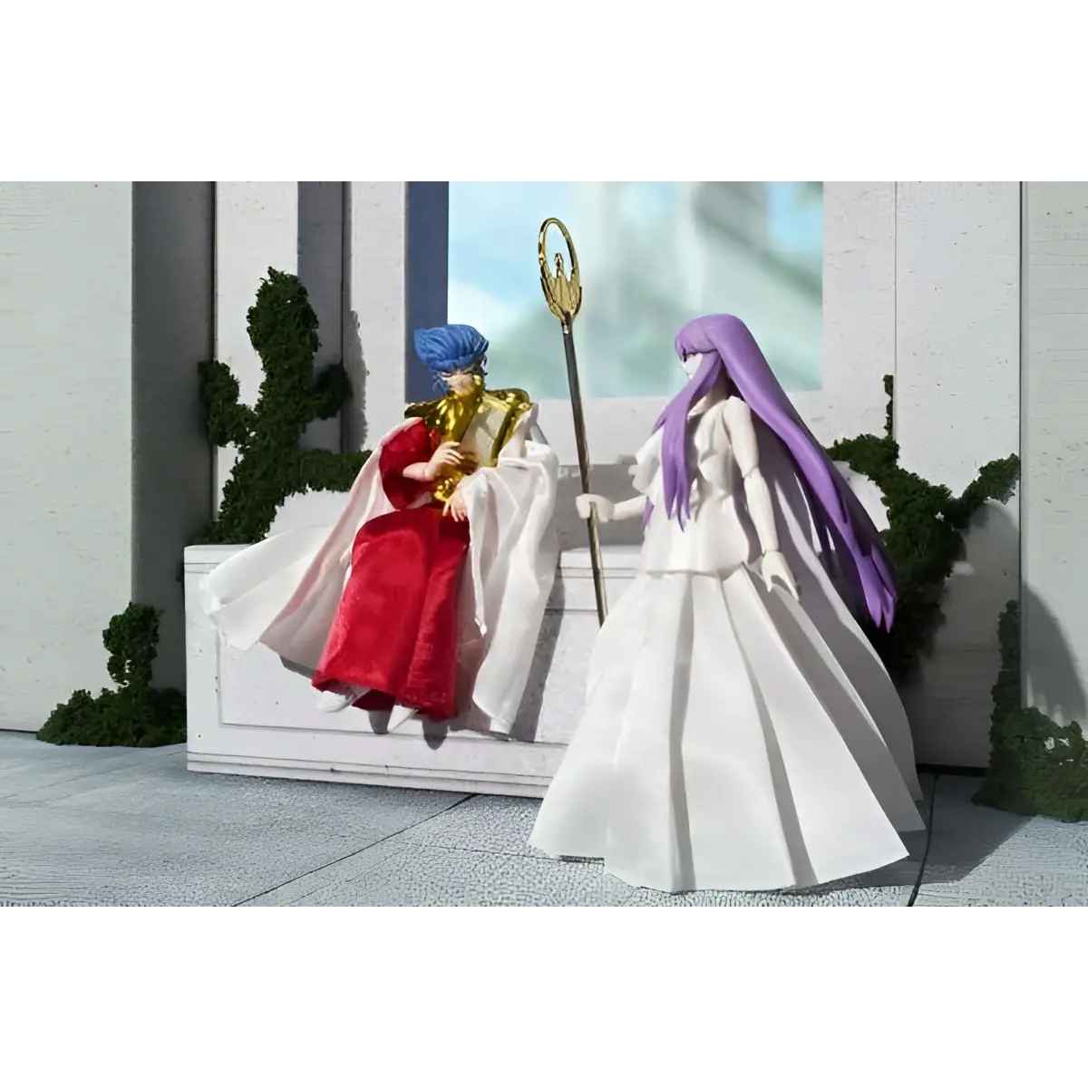 Saint Seiya Abel och Athena-set: actionfigur med lila hår i vit klänning och gyllene stav