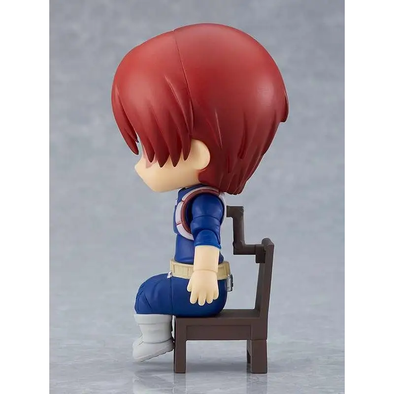 Röd-hårig chibi-figur av Shoto Todoroki Nendoroid Swacchao från My Hero Academia, sittande i blå-vit uniform