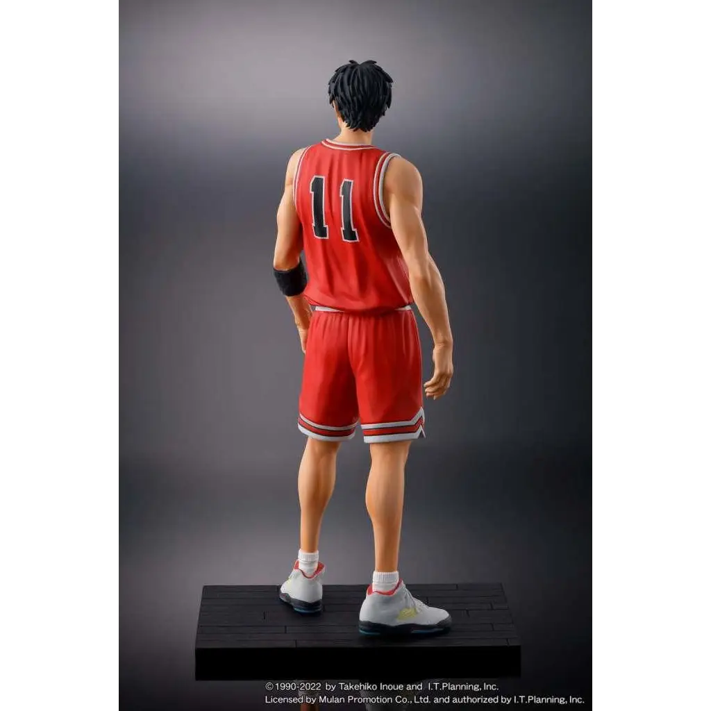 Röd Slam Dunk Kaede Rukawa PVC-staty med baskettröja i rött, svart nummer 11 och vita ränder