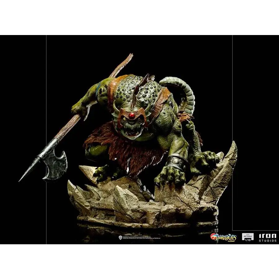 Grön texturerad ogre-figur med rött öga, brun päls, spikad yxa på stenbas, Slithe ThunderCats BDS Art Scale 1/10