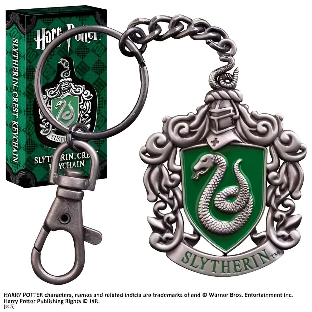 Slytherin-vapen nyckelring i silvertonad metall och grön emalj med orm