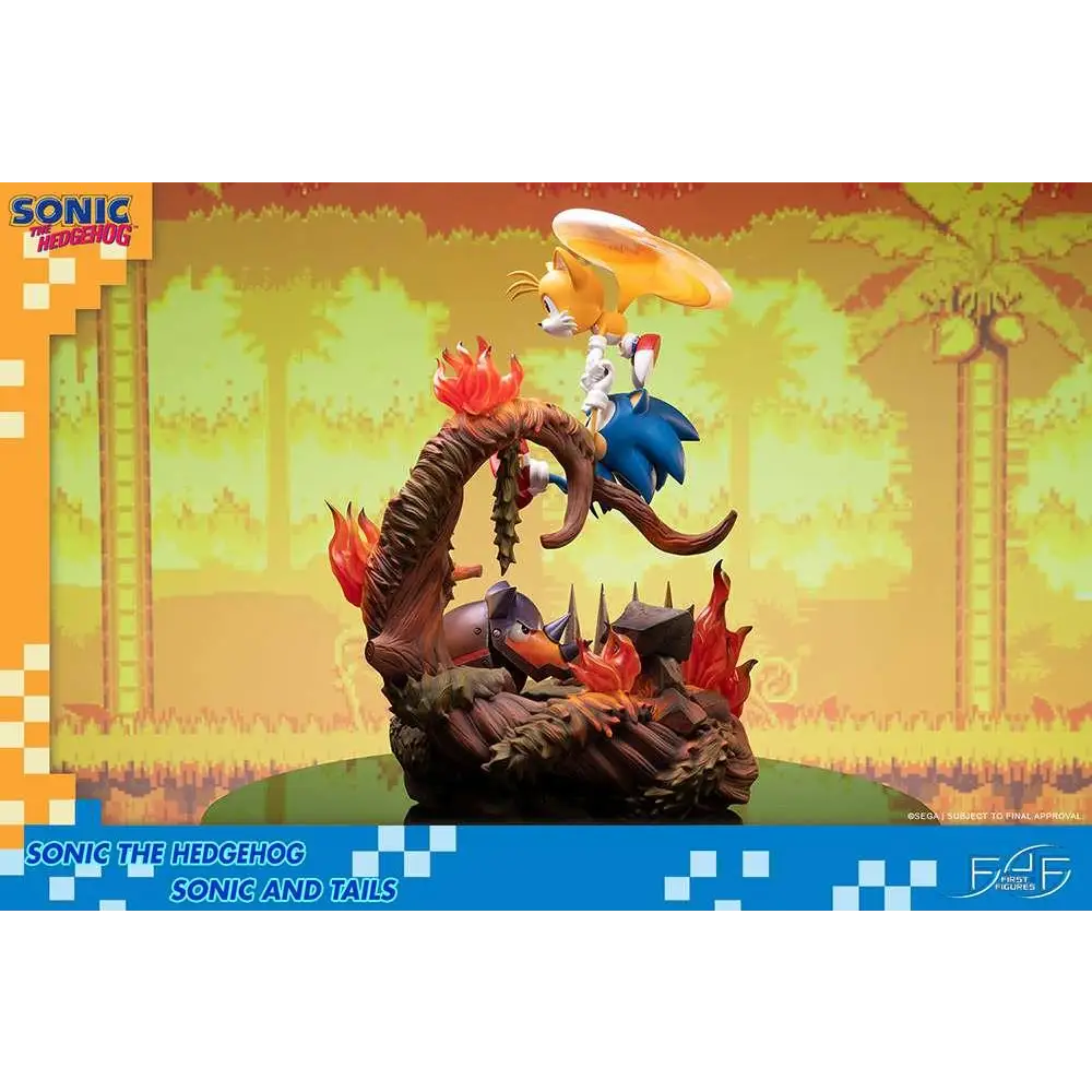 Sonic och Tails-staty av First 4 Figures med Sonic i blått ovanför eldigt monster