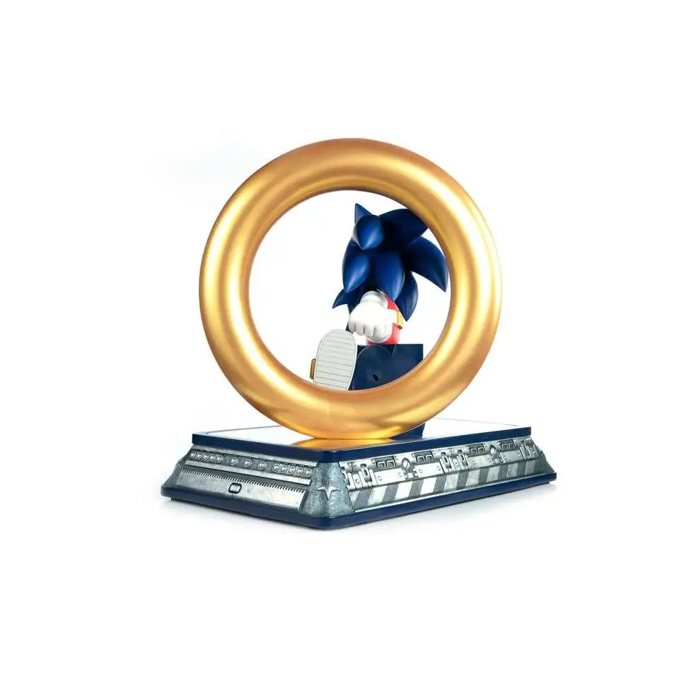 Sonic the Hedgehog 30-årsjubileumsstaty med blå igelkott som kikar genom gul ring på metallbas