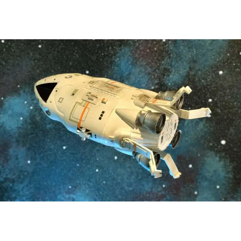 Vit orange modell av rymdfarkost från Space 1999 Dragons Domain