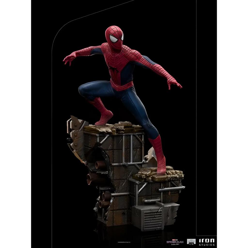 Röd och blå Spider-Man Peter-Three BDS 1/10-statyn i dynamisk pose på industriell bas