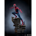 Röd och blå Spider-Man Peter-Three BDS 1/10-statyn i dynamisk pose med texturerad tyg och metalliska accenter