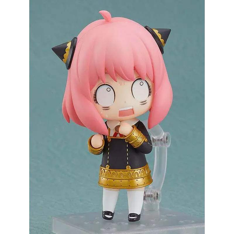 Rosa Nendoroid Anya Forger med rosa hår, svarta och guldfärgade katöron och svart klänning med guldkanter