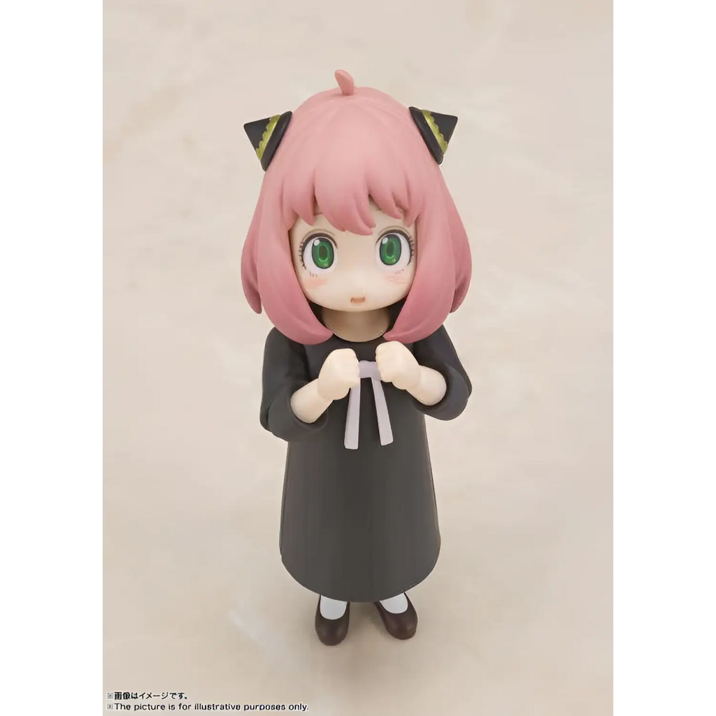 Anya Forger S.H.Figuarts-figur med rosa hår, gröna ögon och svarta kattöron