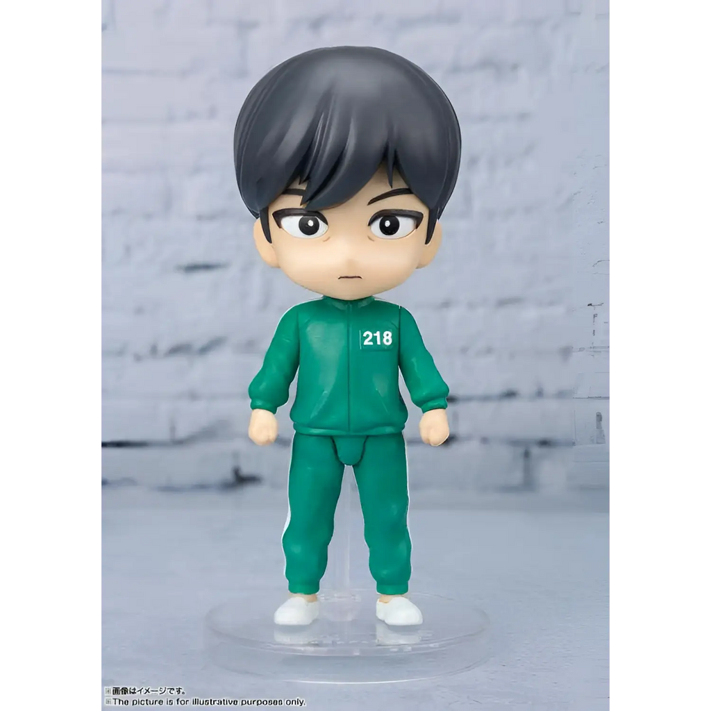 Grön figuarts mini-figur av Cho Sang-woo från Squid Game med svart hår och nummer 218