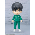 Grön figuarts mini-figur av Cho Sang-woo från Squid Game med svart hår och nummer 218