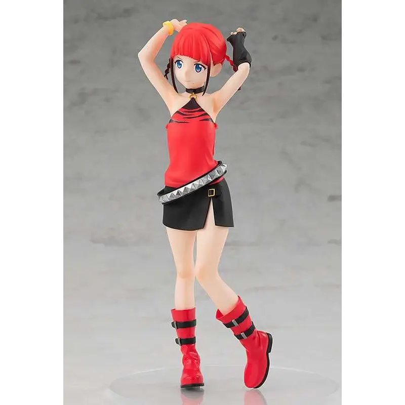 Röd-hårig animefigur Chise Asukagawa från SSS.Dynazenon i röd topp och svart kjol