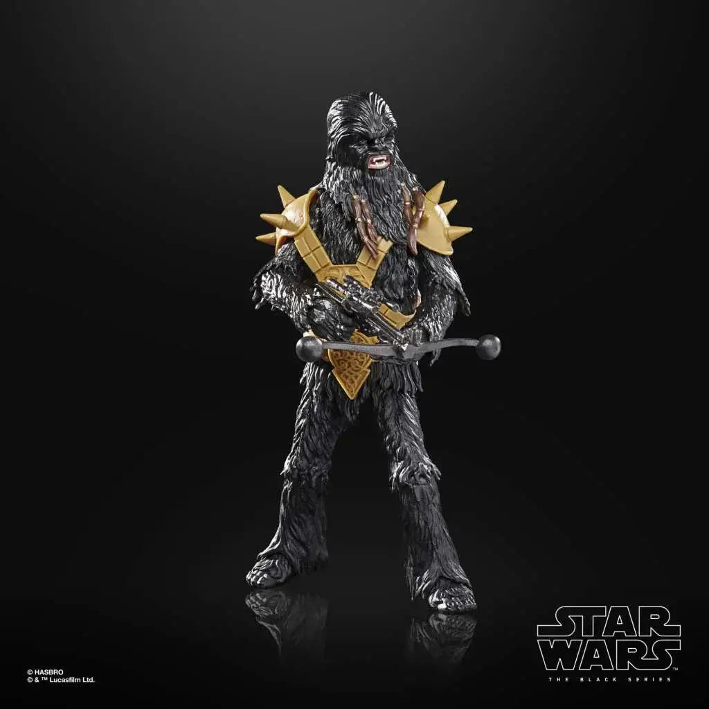 Svart pälsig Chewbacca-actionfigur från Star Wars The Black Series med guldspikad axelpansar och blastergevär