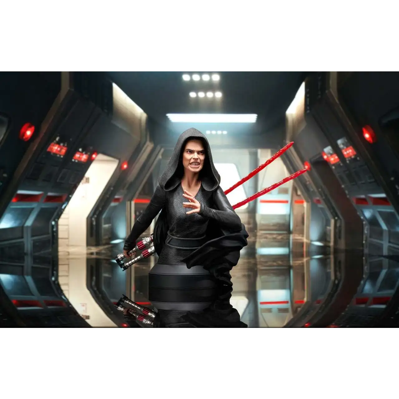 Svart huad figur med två röda lightsabers, Star Wars Ep9 Dark Rey NYCC 1/6-byst
