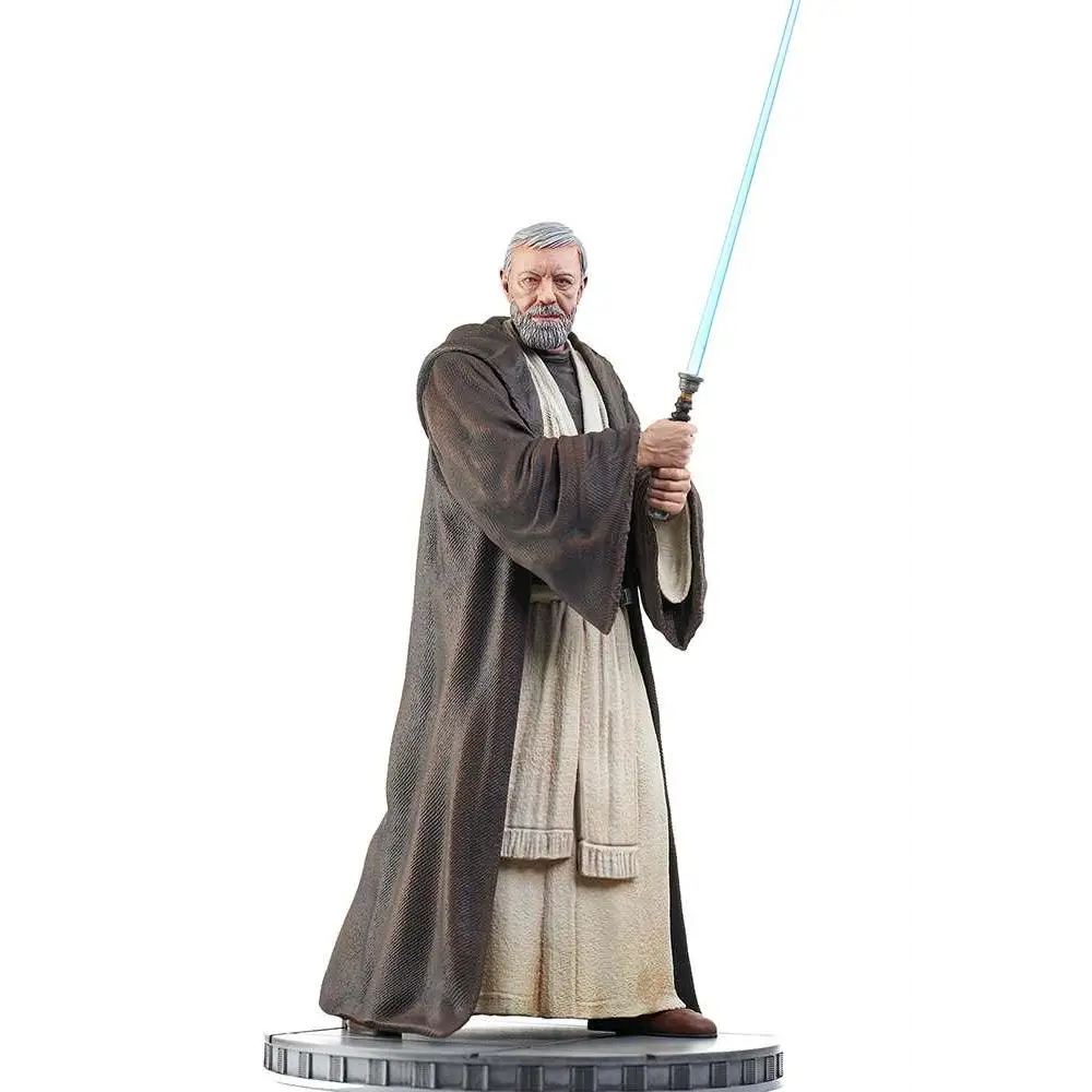 Detaljerad livsstor Obi-Wan Kenobi-figur från Star Wars: A New Hope, med bruna och beigea kläder, blå lysande ljussabel