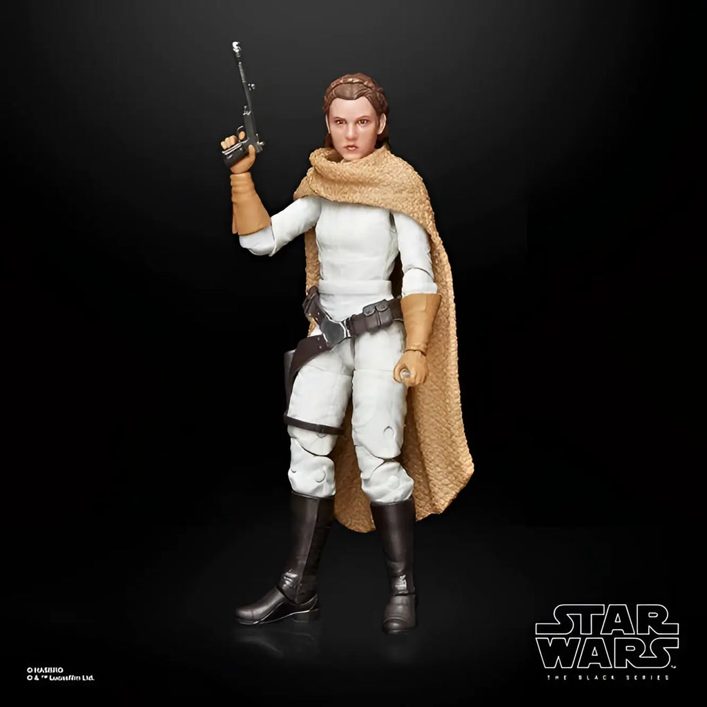 Star Wars Princess Leia Organa actionfigur i vit rustning med tan pälsfodrad mantel och bruna stövlar