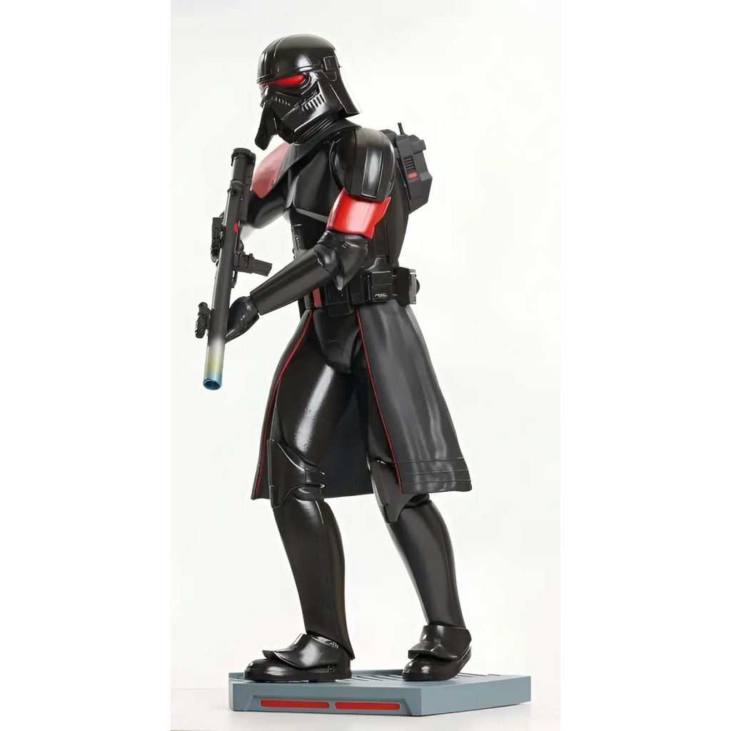 Svart rustad Star Wars Purge Trooper-figur med röda accenter på hjälm, axel och bälte