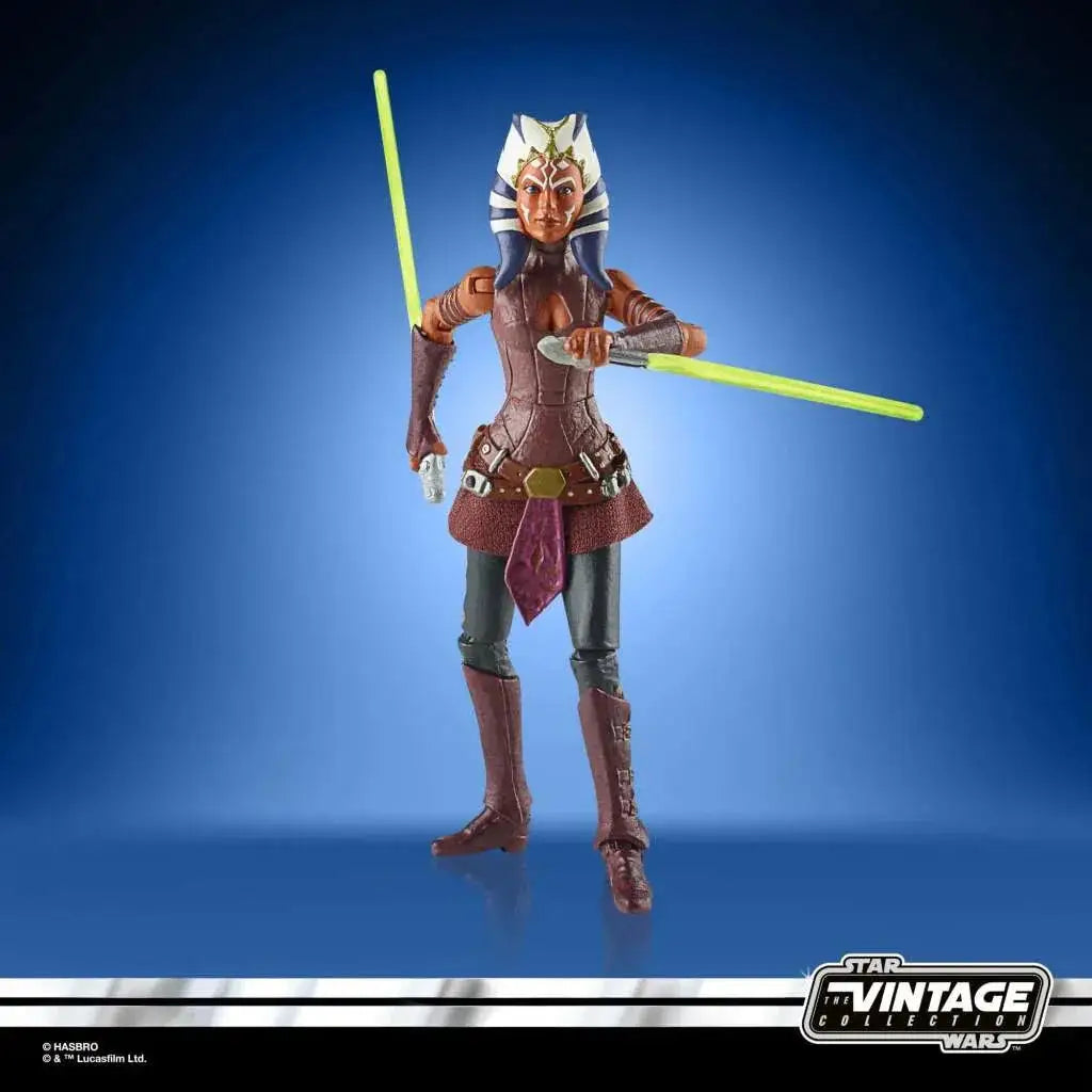 Ahsoka Tano i brun och lila rustning med grönt svärd, vintage Star Wars