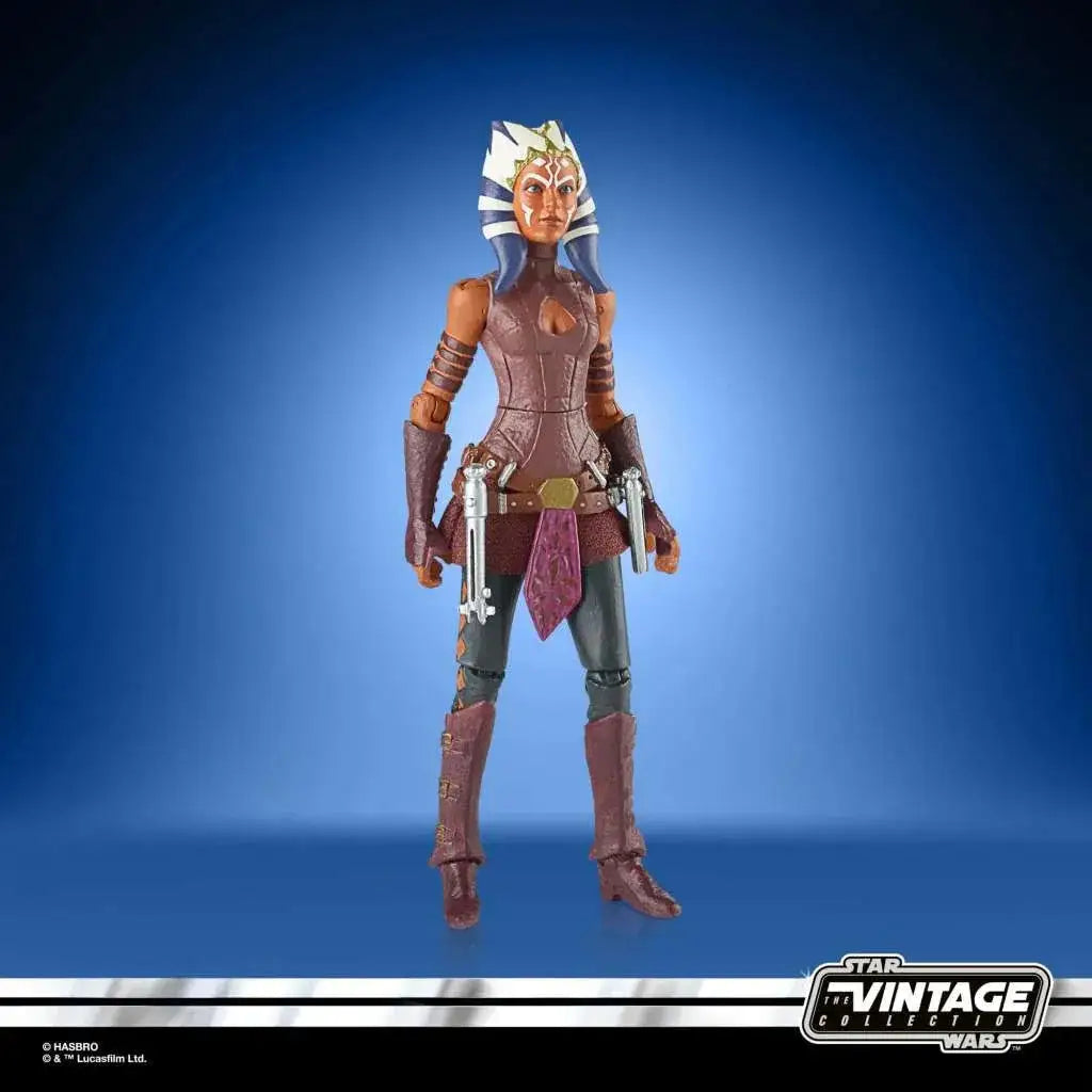 Brun och lila Ahsoka Tano-actionfigur från Star Wars Vintage Collection, med detaljerad rustning och gulddetaljer