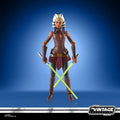 Begränsad utgåva Star Wars Vintage Ahsoka Tano actionfigur i brun och lila rustning med korsade gröna ljussablar