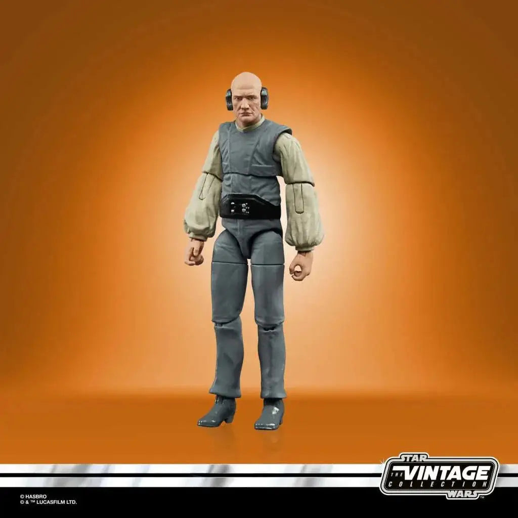 Grå och beige Star Wars Vintage Lobot actionfigur av skallig man i svart öronstycke, grå väst över långärmad skjorta, mörka byxor med bälte och stövlar
