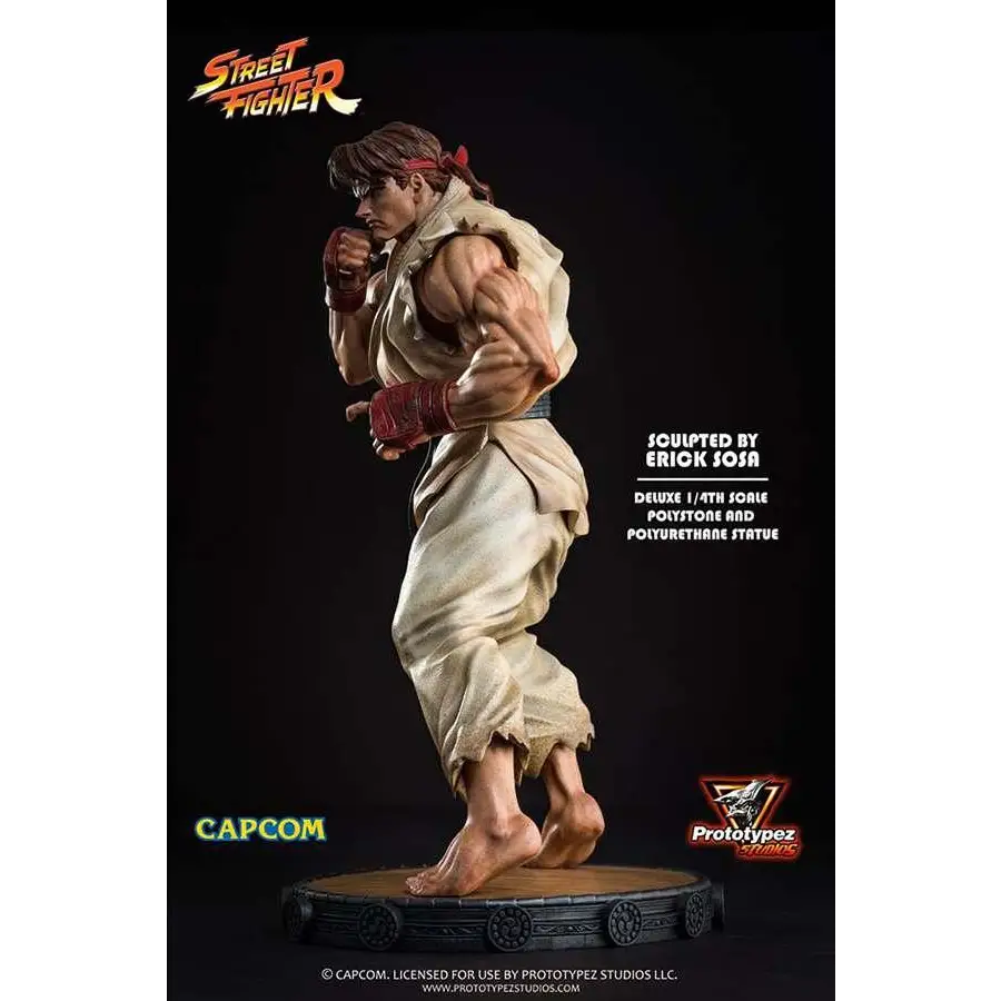 Detaljerad polystone- och polystyrenstaty av Ryu från Street Fighter, skulpterad av Erik Sosa
