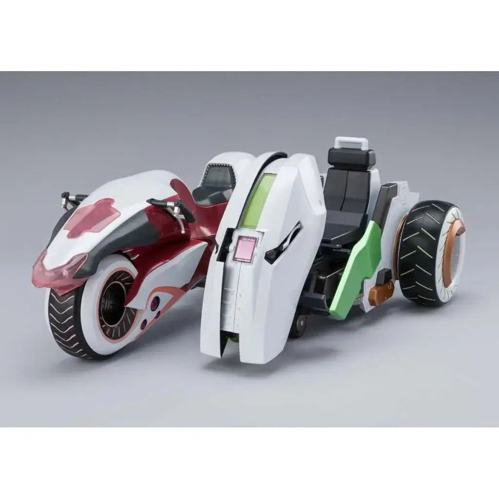Vit futuristisk motorcykelmodell i vitt, rött och grönt med aerodynamisk design och detaljerad panelering från T e b 2 Double Chaser Option Parts Set