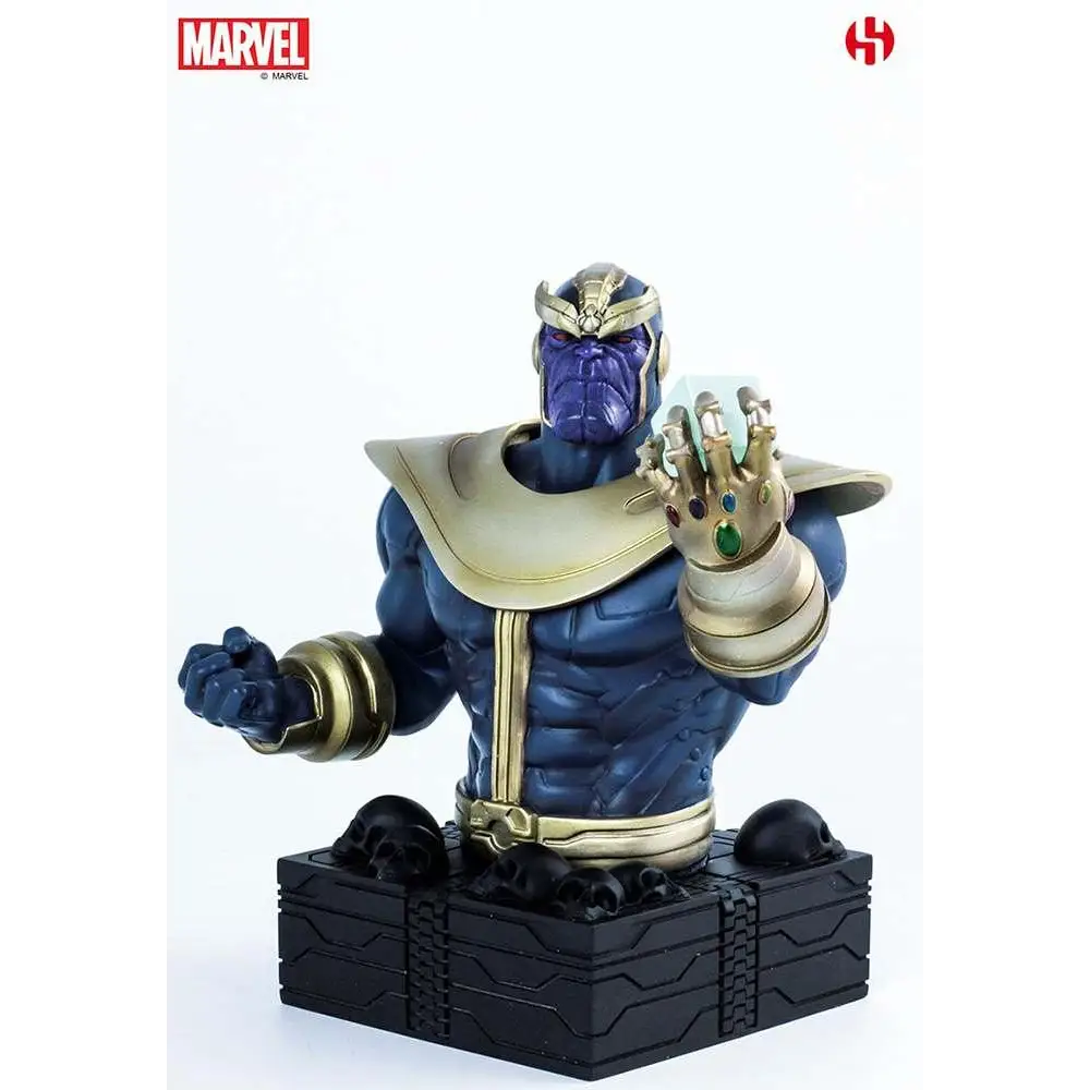 Blå och gul Thanos-byst-figur med sex infinitystenar på handsken på svart bas