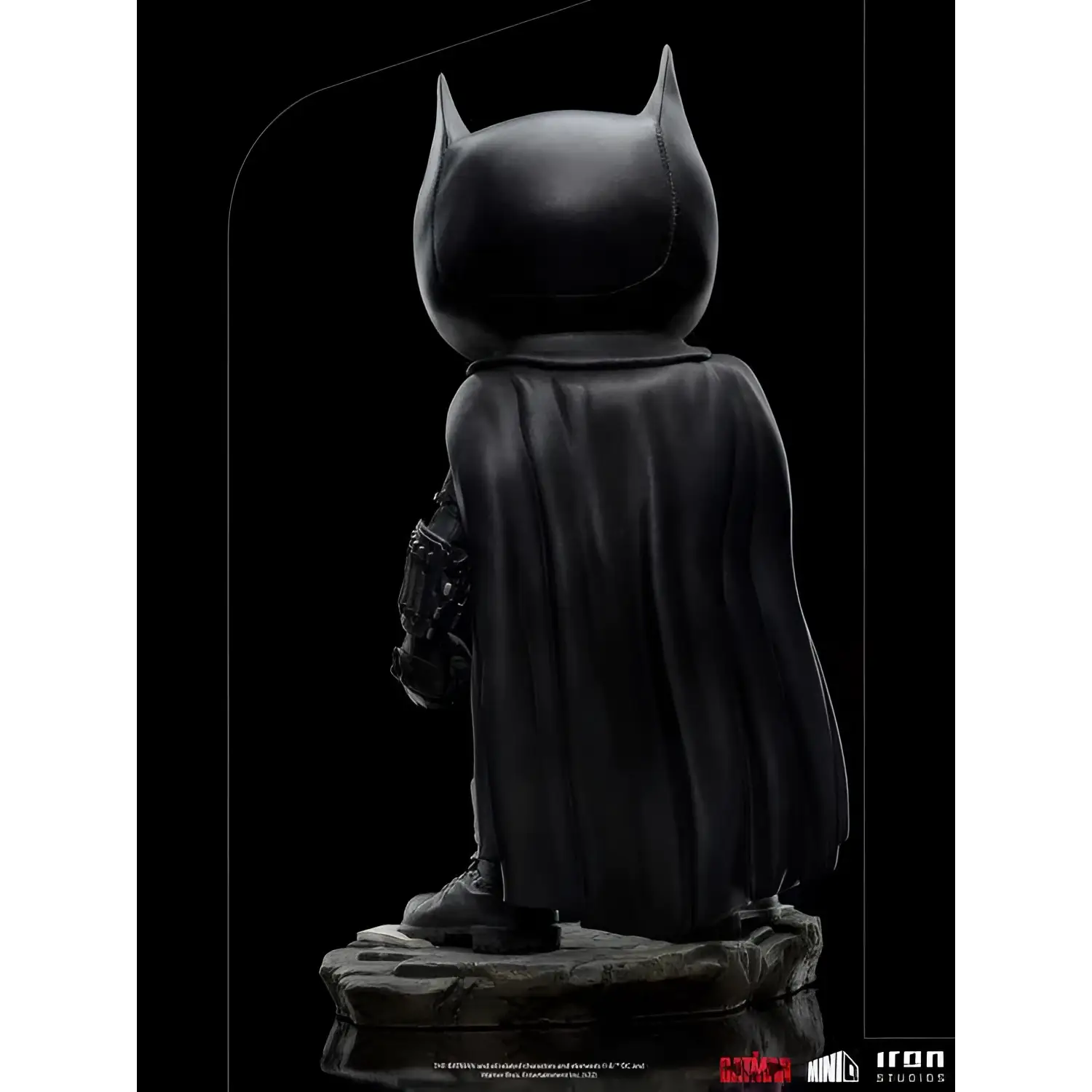 Svart Batman-mini-figur med blank yta, spetsiga öron och fladdrande mantel