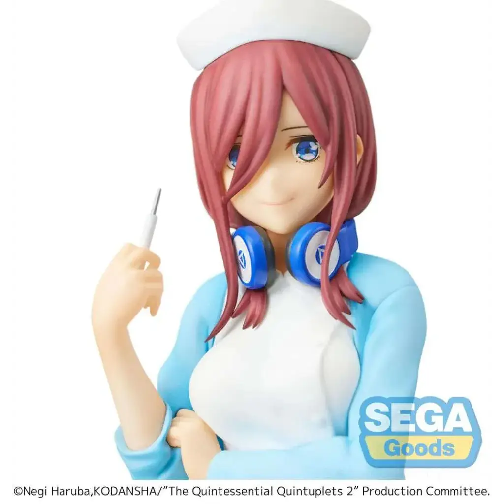 Miku Nakano som sjuksköterska-figur med rosa hår och blå ögon