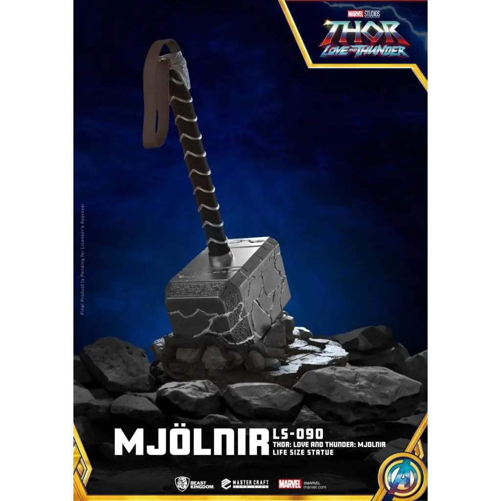 Livstorleks Mjolnir-statyett i silver från Thor: Love and Thunder, sprucken hammare